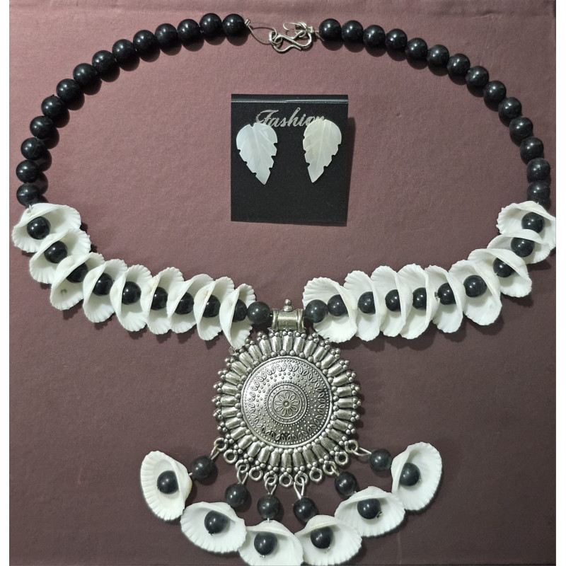 Mehsi Heritage Oyster Shell Necklace