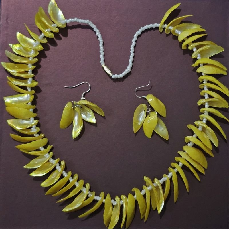 Mehsi Bihar necklace with matching earrings